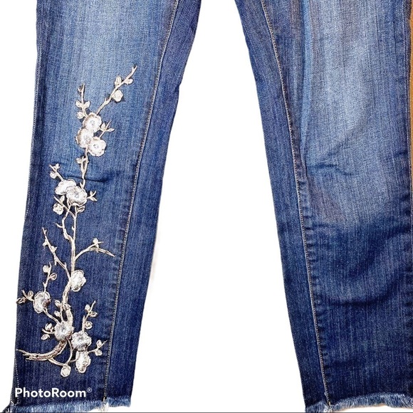 CARMAR Floral Embroidered Raw Hem Ankle High Rise Jeans, Size 26 - Picture 4 of 13